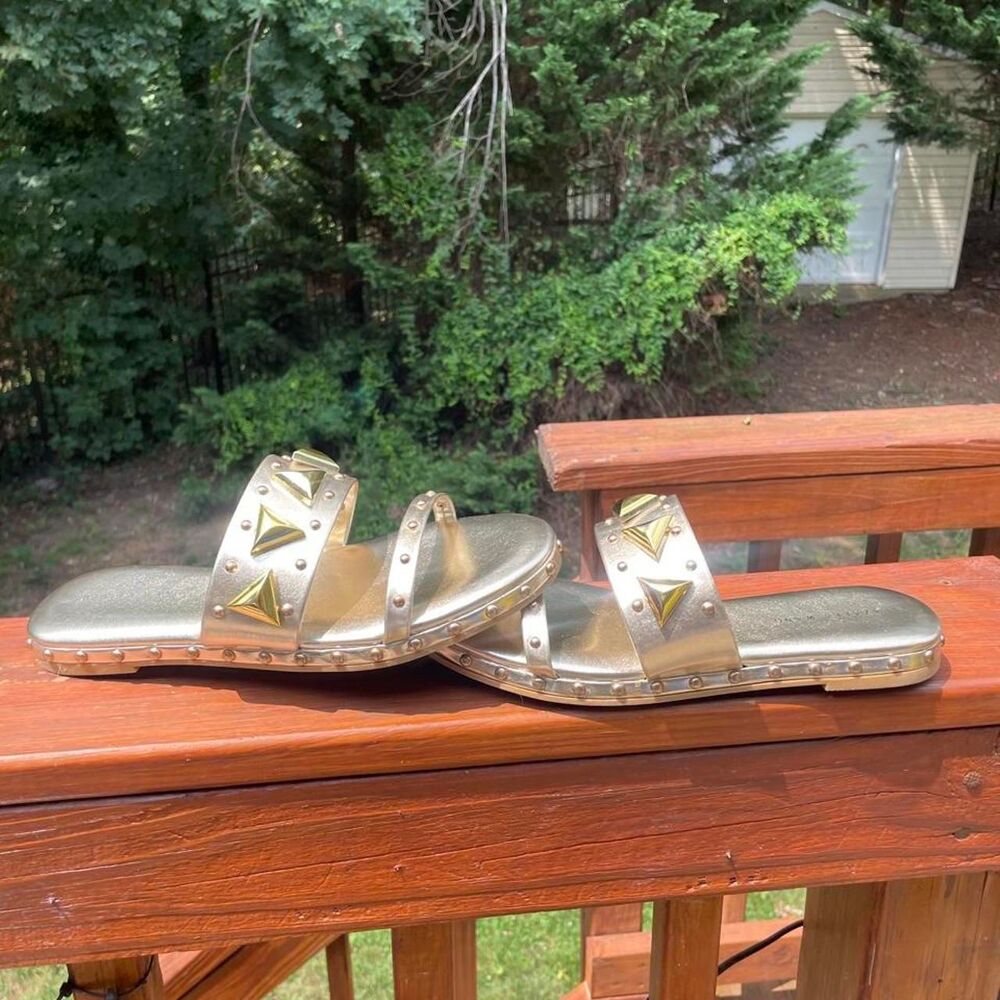 Azalea Wang Women's 8.5 Gold Sandals